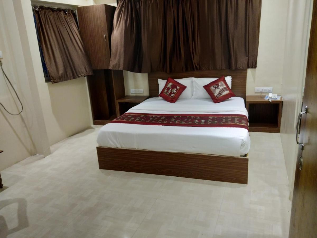 Rk Hotel-Near Grant Road Railway Station 뭄바이 외부 사진