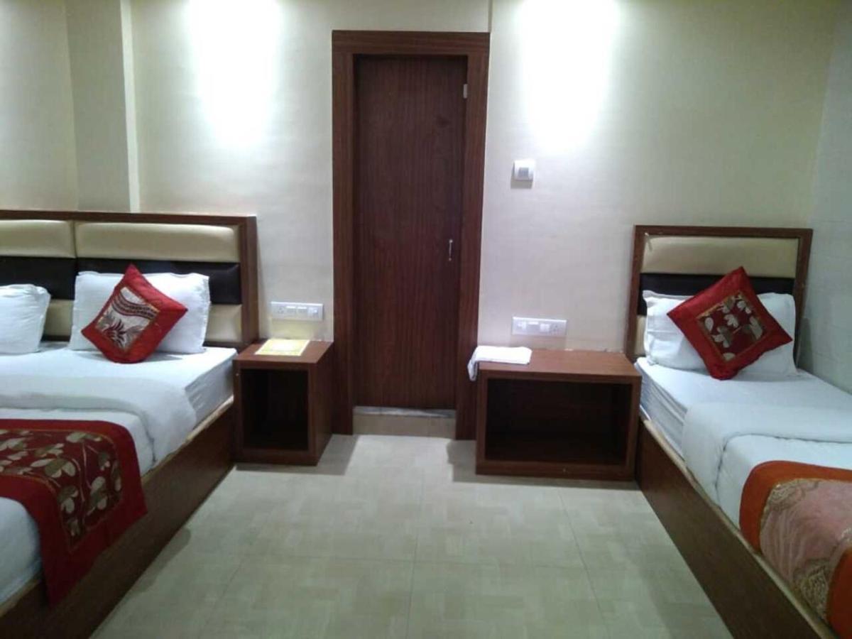Rk Hotel-Near Grant Road Railway Station 뭄바이 외부 사진