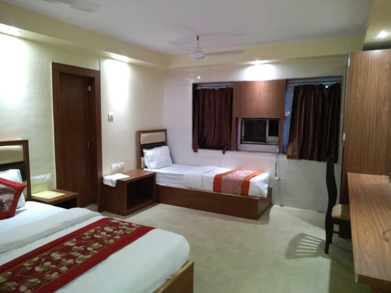 Rk Hotel-Near Grant Road Railway Station 뭄바이 외부 사진