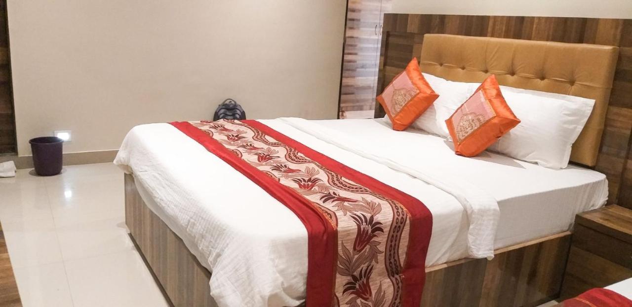 Rk Hotel-Near Grant Road Railway Station 뭄바이 외부 사진