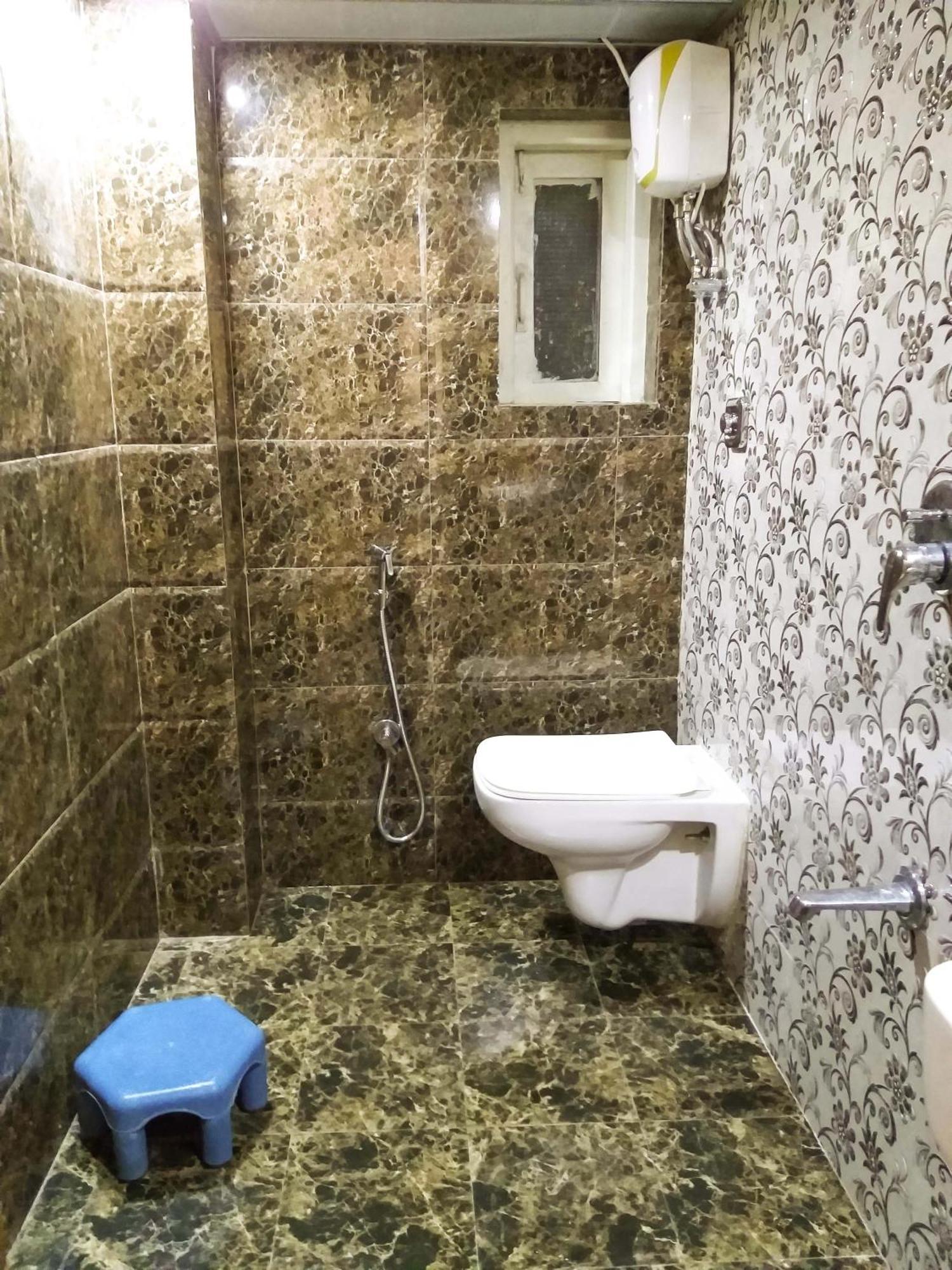 Rk Hotel-Near Grant Road Railway Station 뭄바이 외부 사진