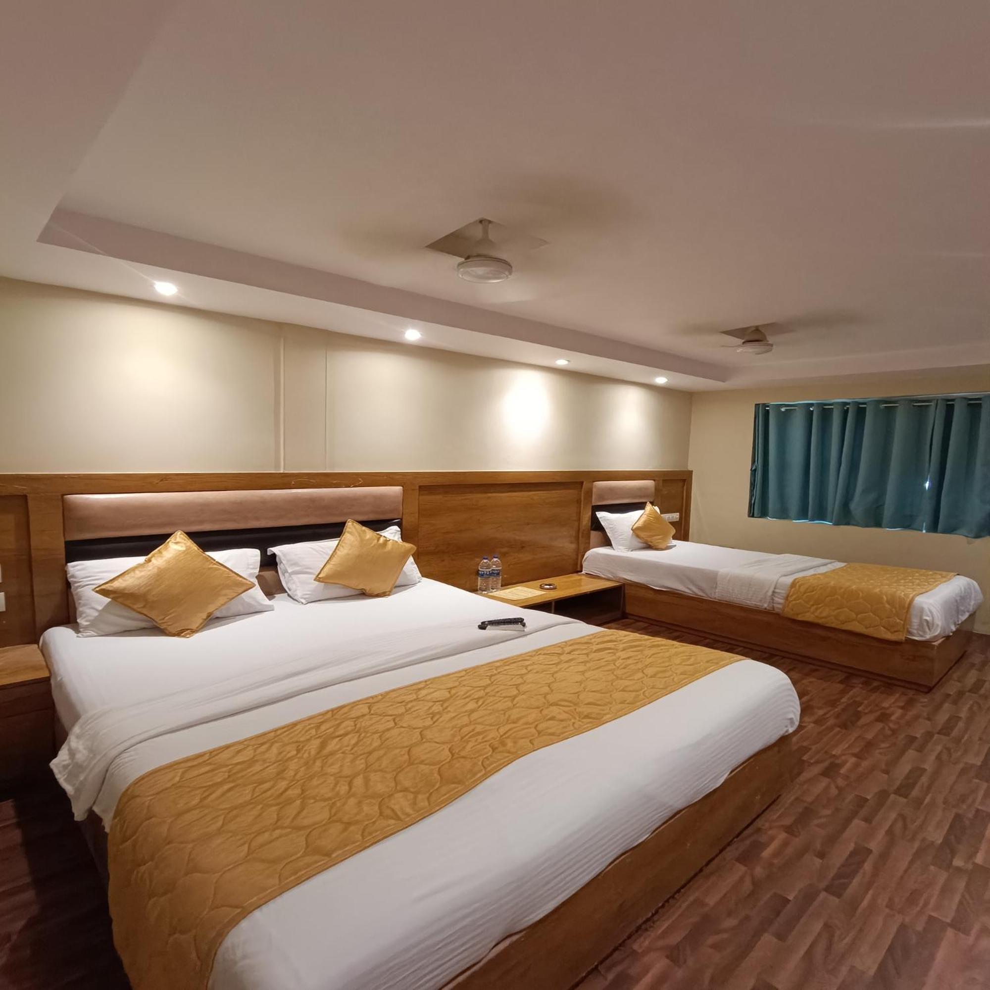 Rk Hotel-Near Grant Road Railway Station 뭄바이 외부 사진