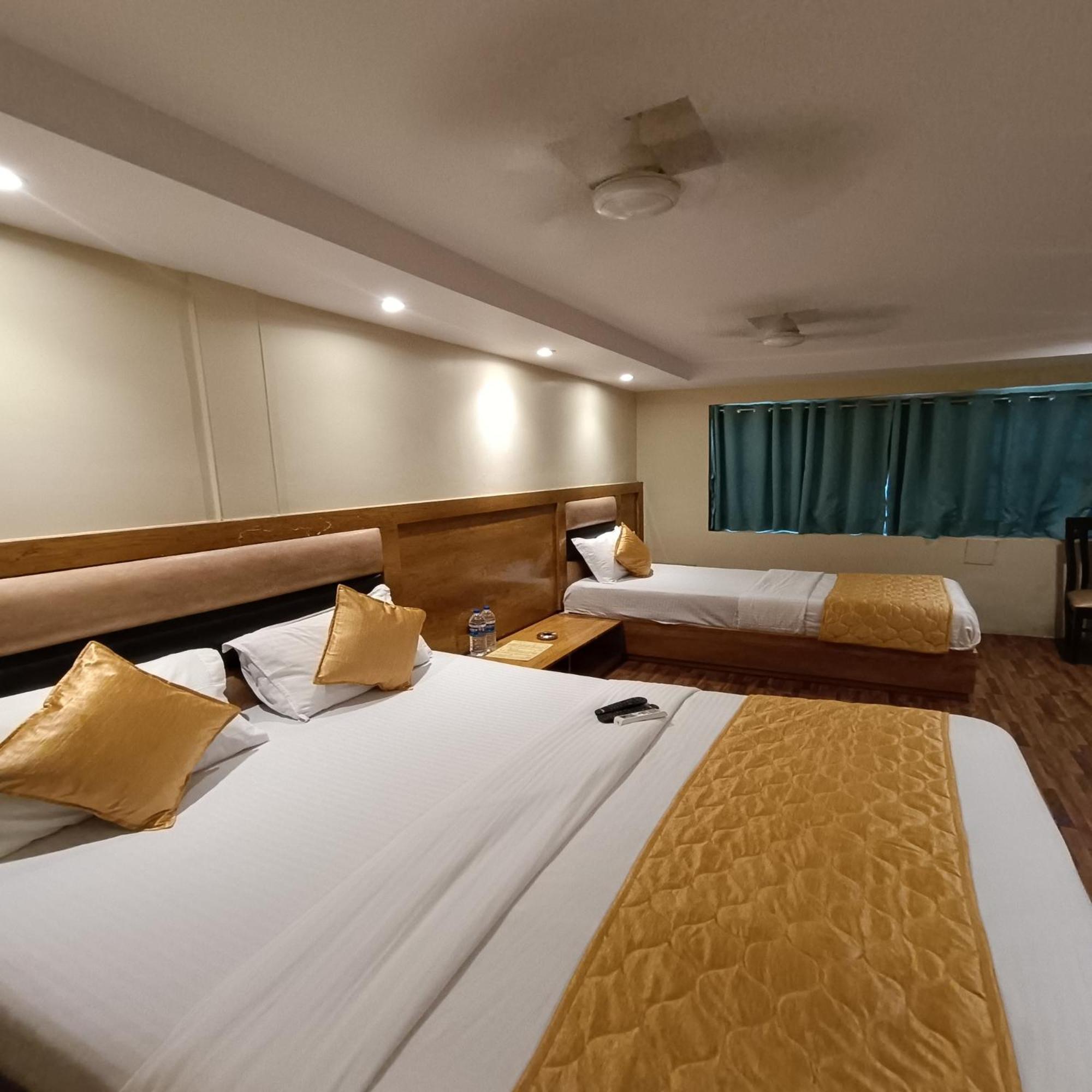 Rk Hotel-Near Grant Road Railway Station 뭄바이 외부 사진