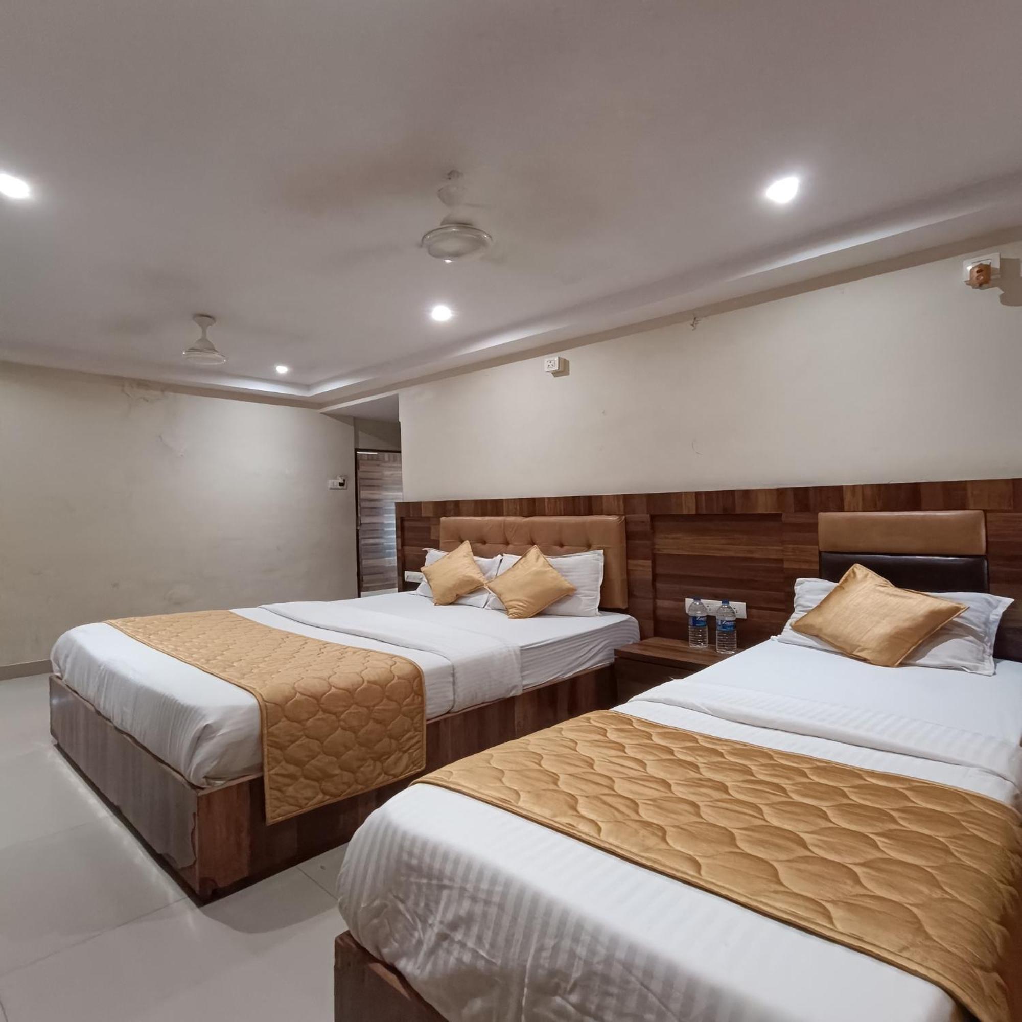 Rk Hotel-Near Grant Road Railway Station 뭄바이 외부 사진