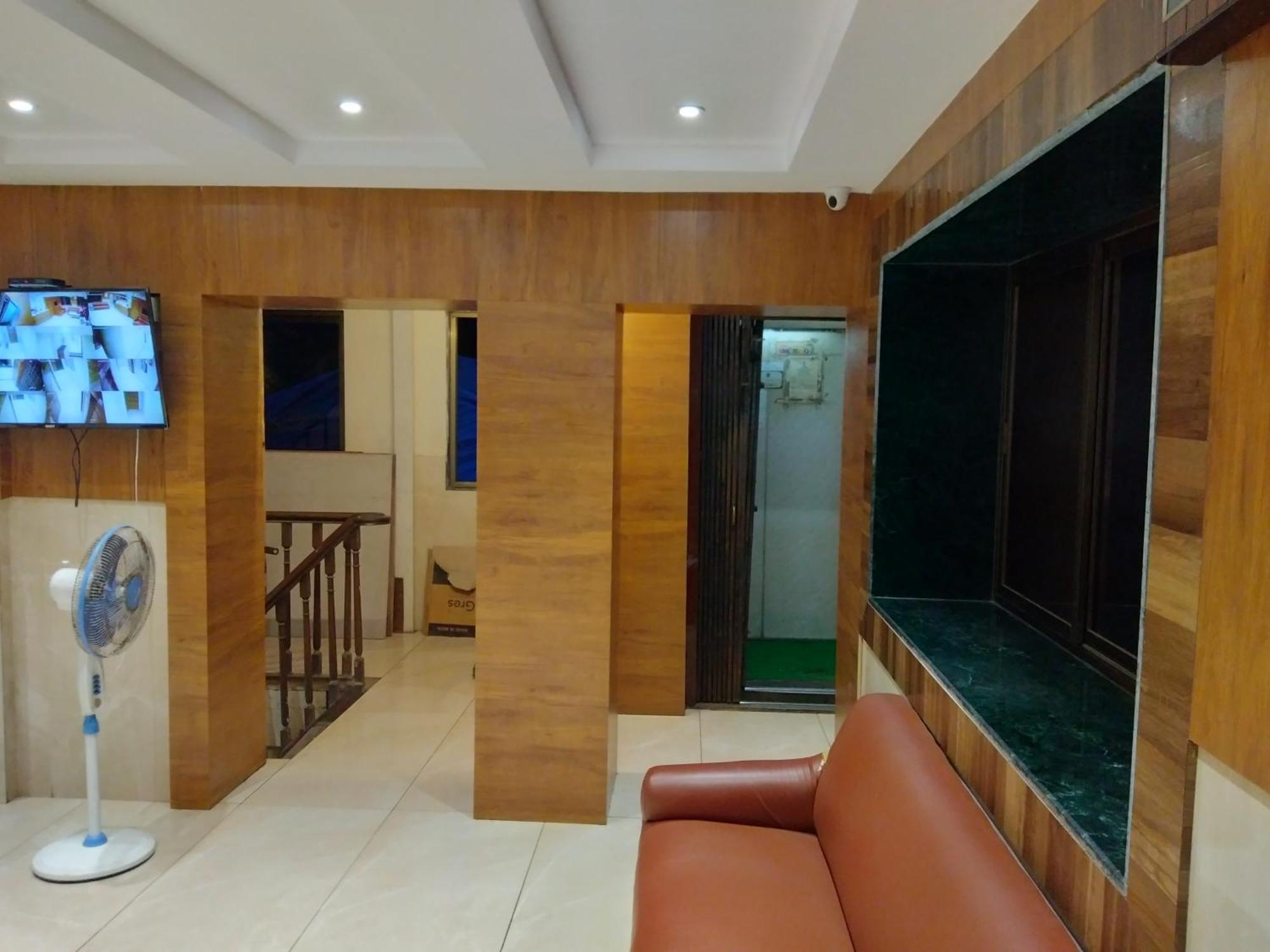 Rk Hotel-Near Grant Road Railway Station 뭄바이 외부 사진