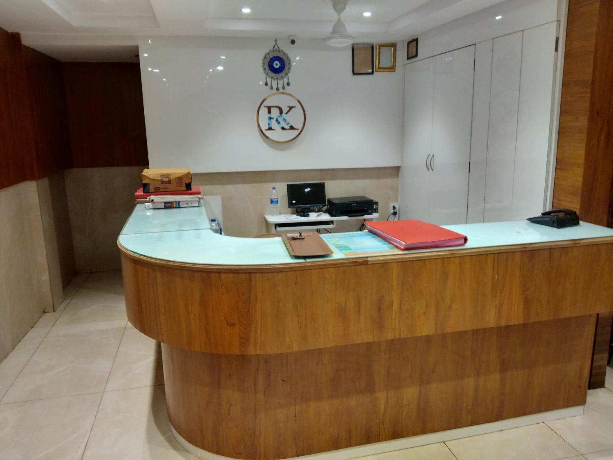 Rk Hotel-Near Grant Road Railway Station 뭄바이 외부 사진