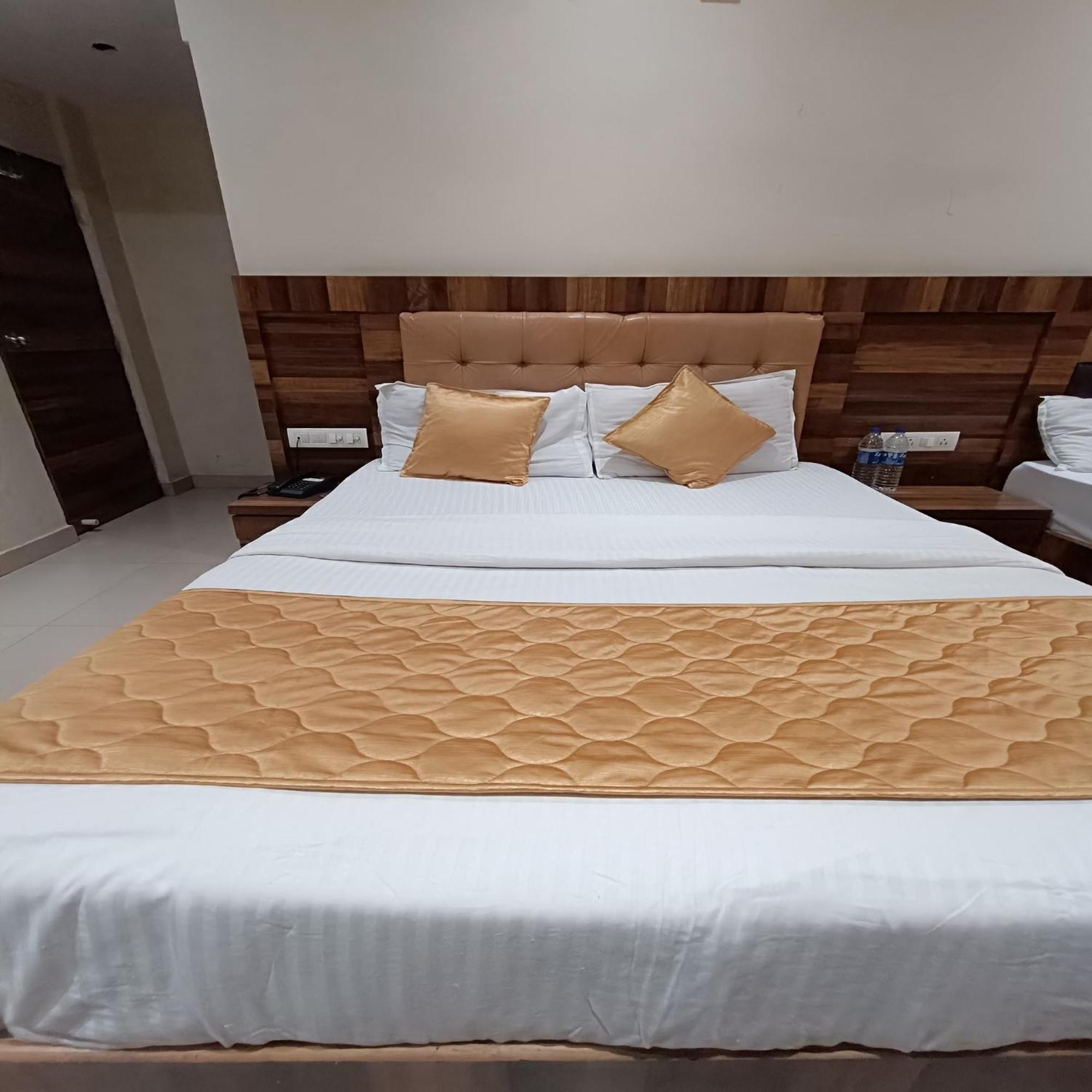Rk Hotel-Near Grant Road Railway Station 뭄바이 외부 사진