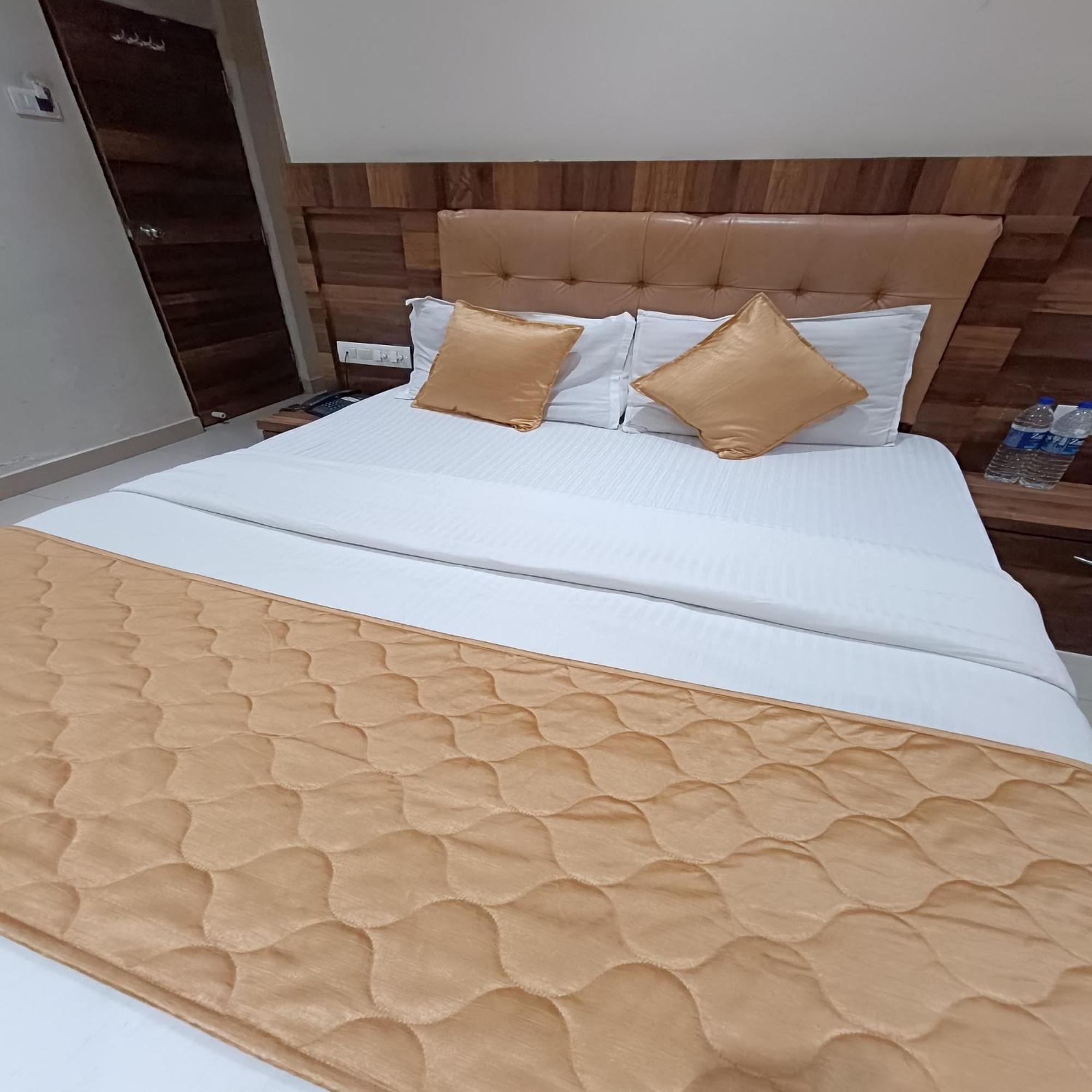 Rk Hotel-Near Grant Road Railway Station 뭄바이 외부 사진